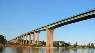 Рибар се хвърли от Аспаруховия мост