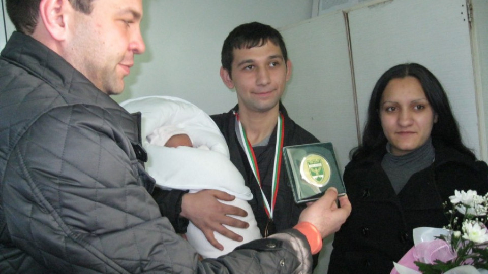 Първото бебе на Гоце Делчев със знака на града    | StandartNews.com