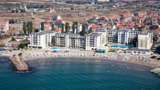 Общинари на баня за 10 бона