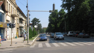Микробус уби пешеходец на кръстовище
