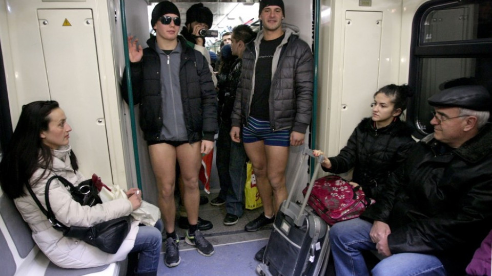 Без панталони в метрото | StandartNews.com