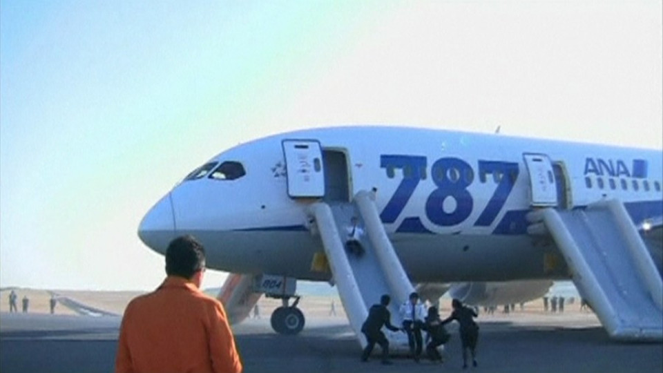 Боинг 787 кацна аварийно, има ранени | StandartNews.com