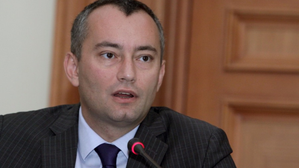 Младенов връща пари на разсеяни туристи | StandartNews.com