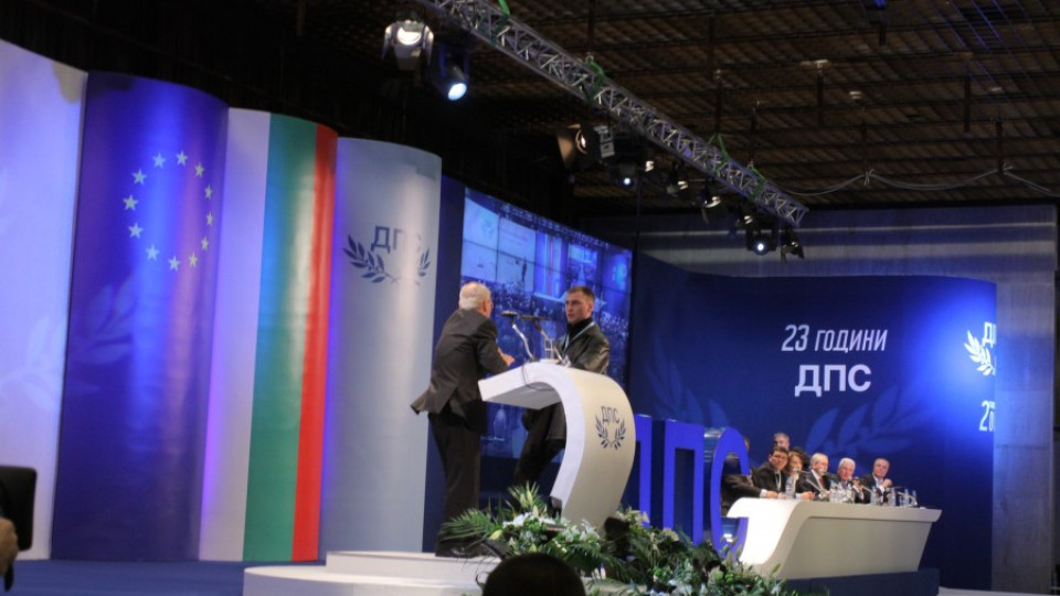 Оставка с атентат | StandartNews.com
