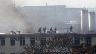 Камикадзе се взриви до полицията в Кабул
