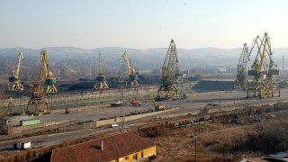 Без съкращения в порт Лом 