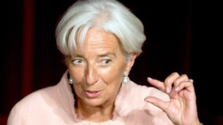Шефът на МВФ: Намалете заплатите на банкерите