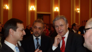 Немски политици пият наше вино