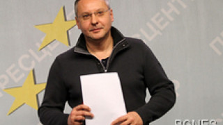 Станишев: Премиерът е в паника