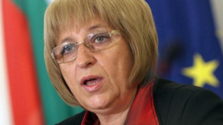 Цецка бяга в чужбина за референдума