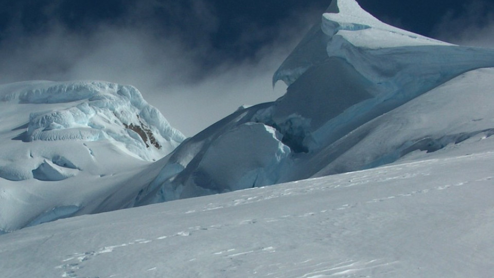 Откриха останки на изчезналия самолет в Антарктида  | StandartNews.com
