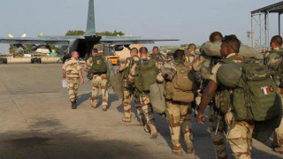 Френските войски завзеха летището в град Гао