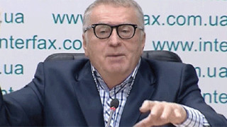 Атентат срещу Жириновски с кисело зеле (видео)