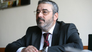 Семерджиев иска време за размисъл 