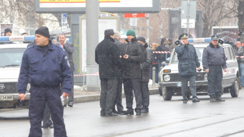 Куршуми за мълчание | StandartNews.com