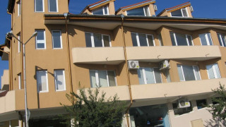 Продават селски къщи за 7 бона