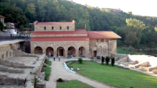 Връщат скрити стенописи в "Св.40 мъченици"