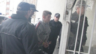 Затвор вместо университет за Джуни    