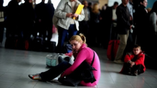 Нашенци висят с часове на летището в Атина