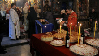 Палим свещ за Максим