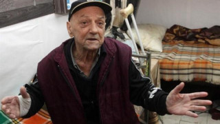 Вдовицата на мистър "Опасен чар" съди затвор за 1 млн.