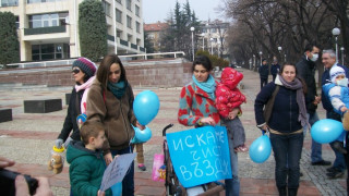 Майки продават чист въздух в буркани