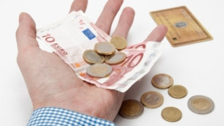 Кредитът се сви до хилядарка