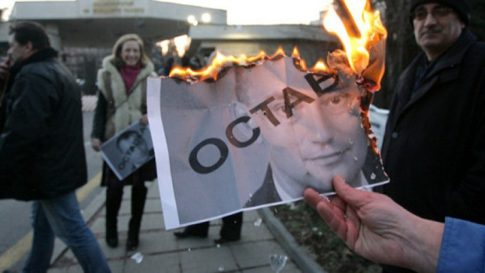 Поискаха оставката на Николай Младенов | StandartNews.com