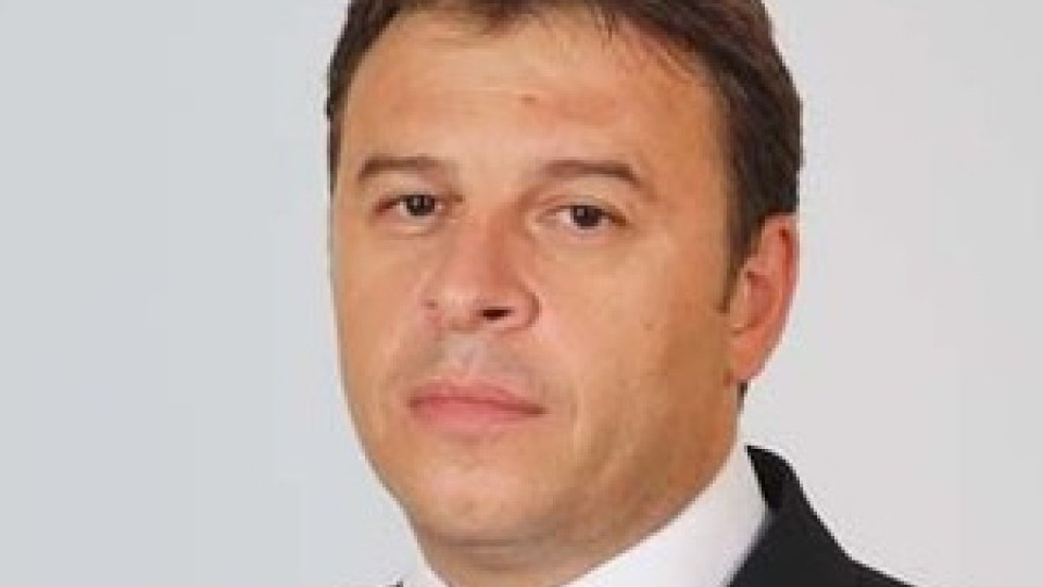Кмет раздава сърца от вино и любов на семейни двойки | StandartNews.com