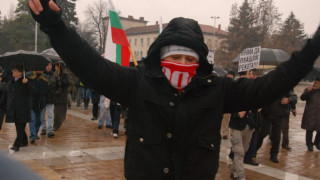 Прогониха провокатор на протест за тока