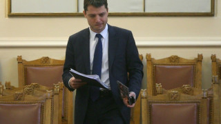 Добрев ще съди за клевета соцдепутати