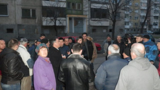 Кмет обяснява санирането по домовете