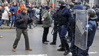 Полицейски сблъсъци на протестите в София