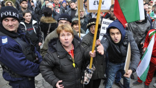 Яйца и на протеста в Хасково