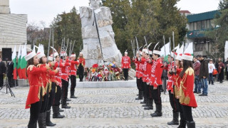 И Кърджали се поклони пред  Апостола 