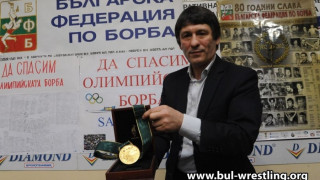 Шампиони в борбата обявяват гладна стачка  