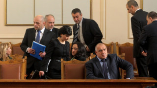 Парламентът гласува оставката на кабинета 