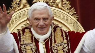 Искат съд за папата