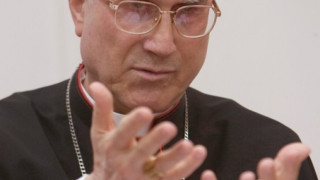 Тарчизио Бертоне ще е временният папа