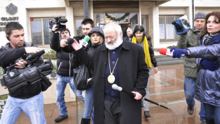 Галактион на легло, но готов за короната