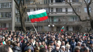 Бомбичка в тунела под тепетата
