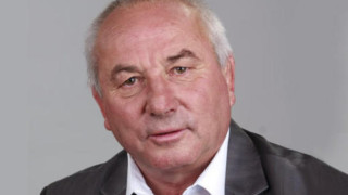 Шефът на старейшините в Септември хвърли оставка