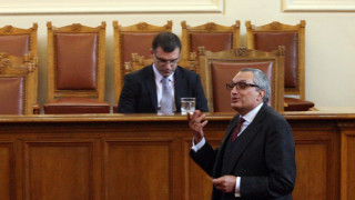 Командира водач на листа под тепетата