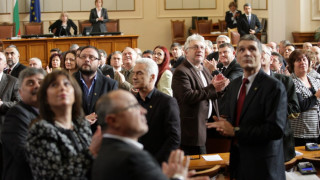 Политиците отново си прехвърлят топката