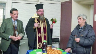 Поп си заложи брадата в спор за джамия