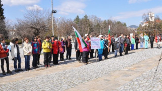 81-годишна поведе туристки към Орловите скали 
