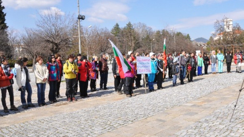 81-годишна поведе туристки към Орловите скали  | StandartNews.com