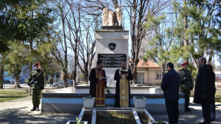 Пишат със златни букви имената на летци-герои