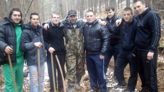 Пенсионери смениха стар водопровод