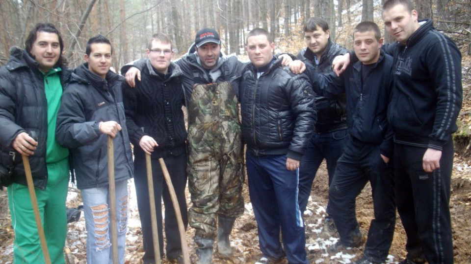 Пенсионери смениха стар водопровод | StandartNews.com